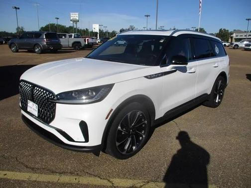 Pristine White Metallic Tri-Coat 2025 Lincoln Aviator Reserve