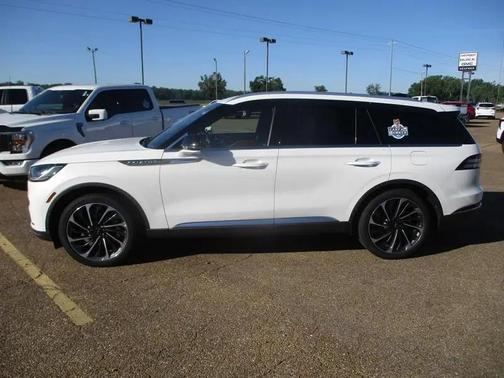 Pristine White Metallic Tri-Coat 2025 Lincoln Aviator Reserve