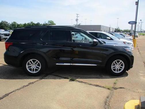 Agate Black Metallic 2025 Ford Explorer Active