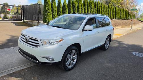 White 2011 Toyota Highlander Limited