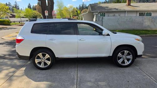 White 2011 Toyota Highlander Limited