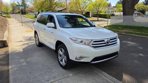 White 2011 Toyota Highlander Limited