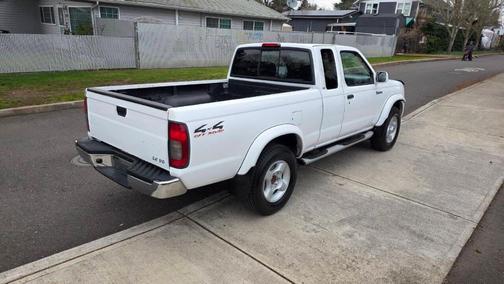 2000 Nissan Frontier XE King Cab