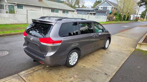 2014 Toyota Sienna XLE