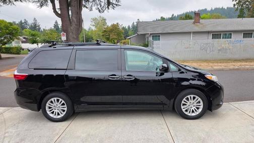 2017 Toyota Sienna XLE