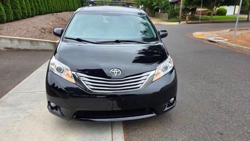 2017 Toyota Sienna XLE