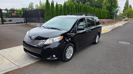 2017 Toyota Sienna XLE