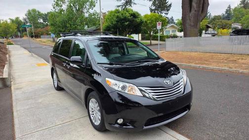 2017 Toyota Sienna XLE