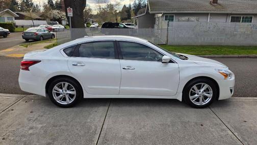 Pearl White 2015 Nissan Altima 2.5 SL