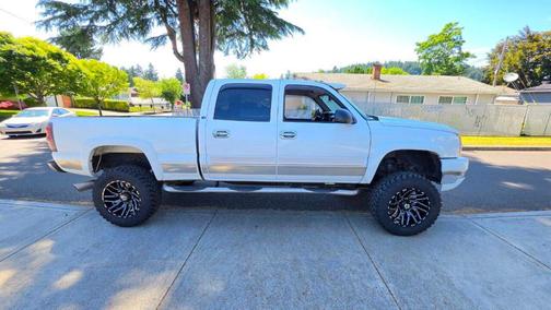 White 2005 Chevrolet Silverado 2500 LT H/D Crew Cab