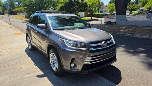 Gray 2018 Toyota Highlander Limited