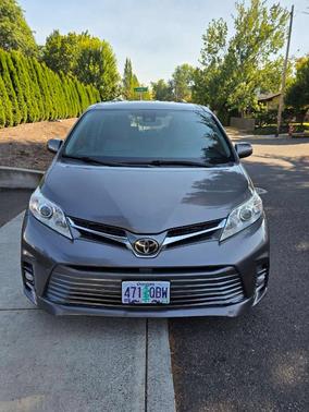 2018 Toyota Sienna XLE Premium