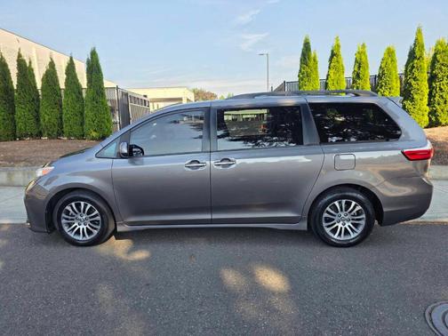 2018 Toyota Sienna XLE Premium