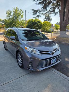 2018 Toyota Sienna XLE Premium