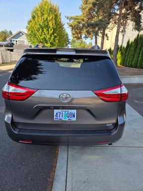 2018 Toyota Sienna XLE Premium