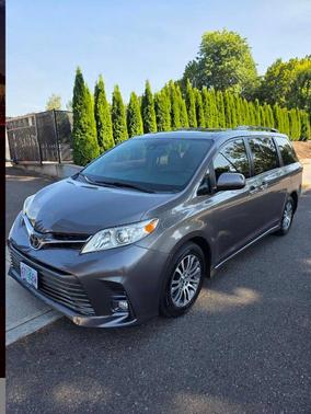 2018 Toyota Sienna XLE Premium