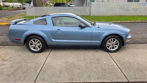 Blue 2005 Ford Mustang Premium