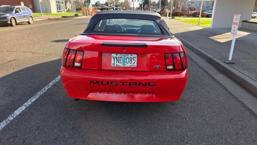 2000 Ford Mustang Base