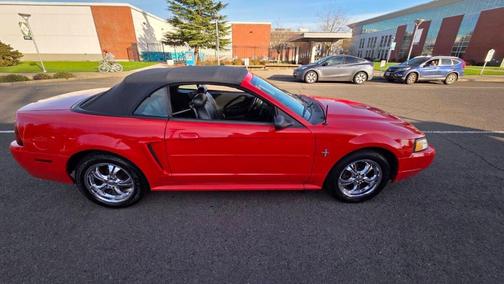 2000 Ford Mustang Base