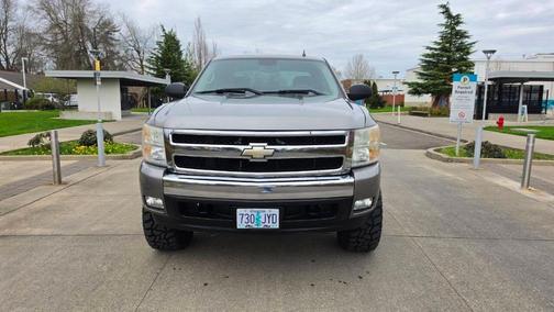 Gray 2007 Chevrolet Silverado 1500 LT1 Crew Cab