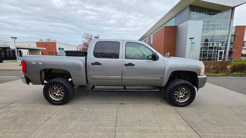 Gray 2007 Chevrolet Silverado 1500 LT1 Crew Cab