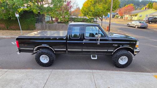 Black 1994 Ford F-150 XL SuperCab