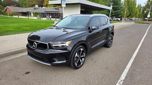 2020 Volvo XC40 T5 Momentum