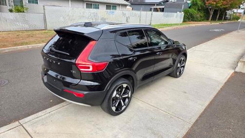 2020 Volvo XC40 T5 Momentum