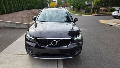 Black 2020 Volvo XC40 T5 Momentum