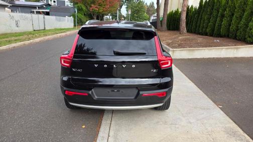 Black 2020 Volvo XC40 T5 Momentum