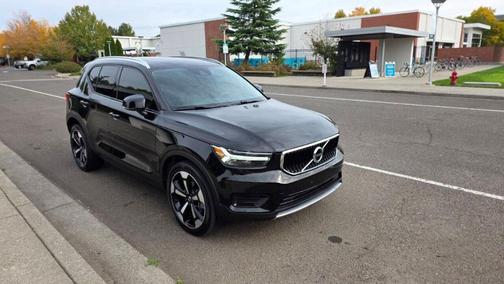 2020 Volvo XC40 T5 Momentum