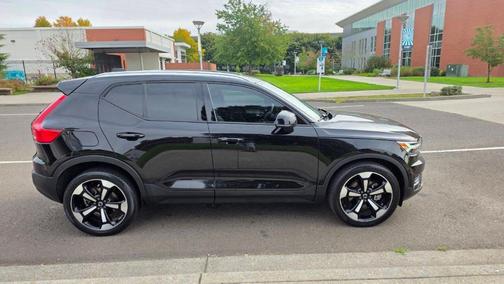 2020 Volvo XC40 T5 Momentum