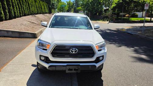 White 2017 Toyota Tacoma SR5