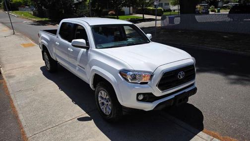 White 2017 Toyota Tacoma SR5