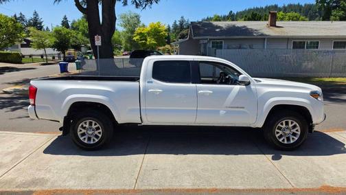 White 2017 Toyota Tacoma SR5