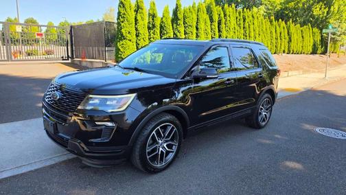 Black 2018 Ford Explorer sport