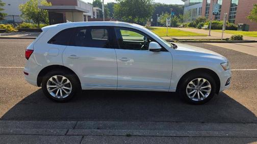 White 2013 Audi Q5 2.0T Premium Plus