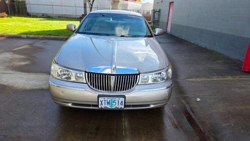 2000 Lincoln Town Car Executive