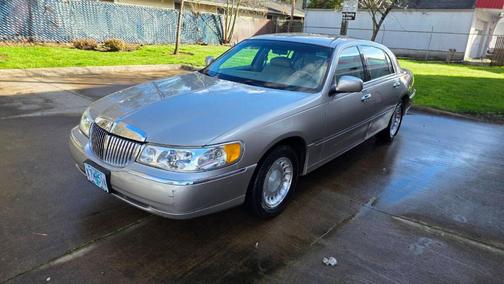 2000 Lincoln Town Car Executive