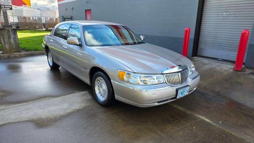 2000 Lincoln Town Car Executive