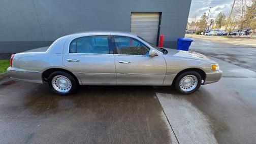 2000 Lincoln Town Car Executive