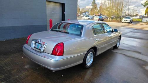 2000 Lincoln Town Car Executive