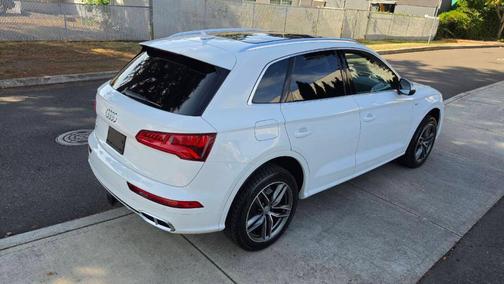 Ibis White 2018 Audi SQ5 3.0T Premium Plus