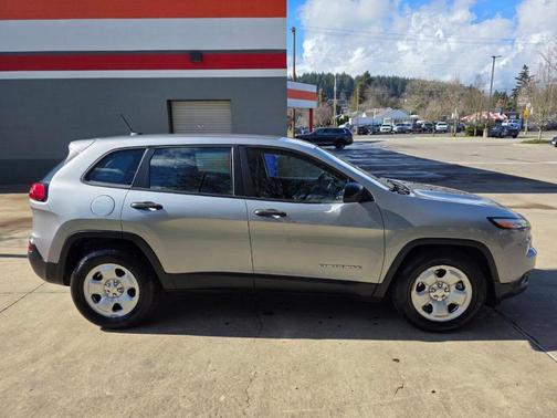 2015 Jeep Cherokee Sport