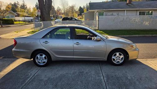 Gold 2003 Toyota Camry SE