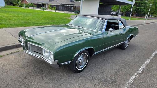 Green 1970 Oldsmobile Cutlass SÂ 350
