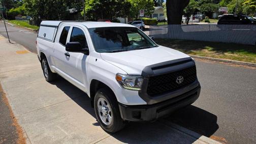 White 2019 Toyota Tundra SR5