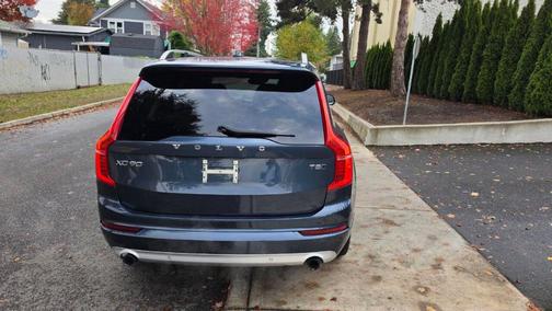 Blue 2018 Volvo XC90 T5 Momentum