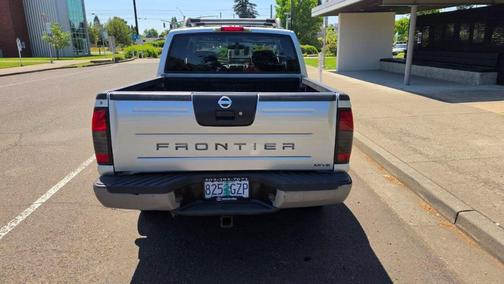 Silver Ice Metallic 2002 Nissan Frontier XE Crew Cab
