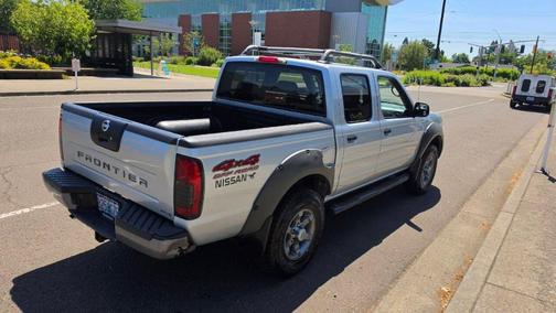 Silver Ice Metallic 2002 Nissan Frontier XE Crew Cab